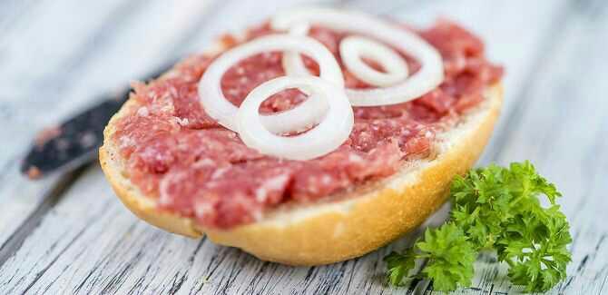 Would you eat a "Mettbrötchen"??