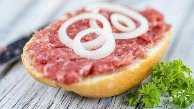 Would you eat a "Mettbrötchen"?