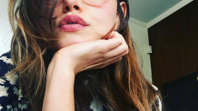 Do glasses make a person look like a nerd?