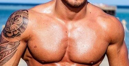 Ladies, Does Male's Chest Attracts you more or Abs?