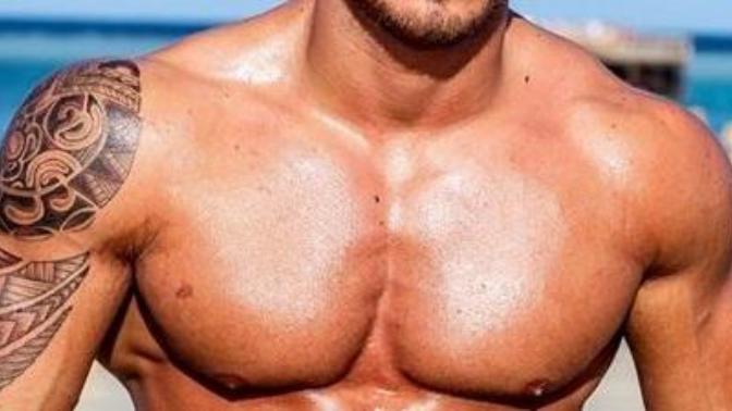 Ladies, Does Male's Chest Attracts you more or Abs?