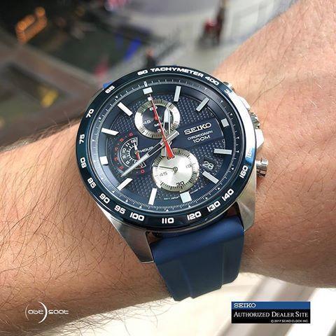 Girls, which watch do you think suits a guy more? 