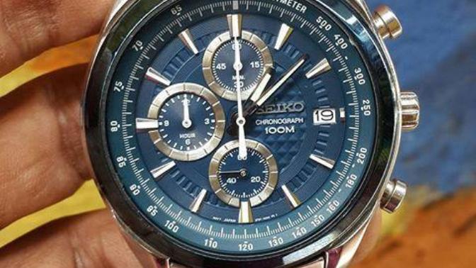 Girls, which watch do you think suits a guy more?
