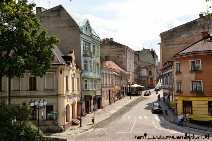 Is Poland a country worth migrating to for a modest living and someone with an Computer Science or Engineering degree?