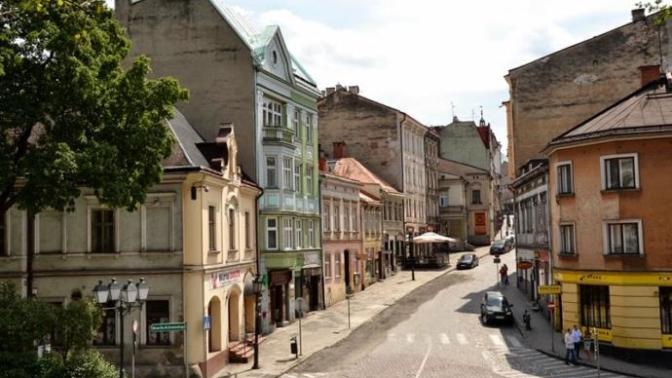 Is Poland a country worth migrating to for a modest living and someone with an Computer Science or Engineering degree?