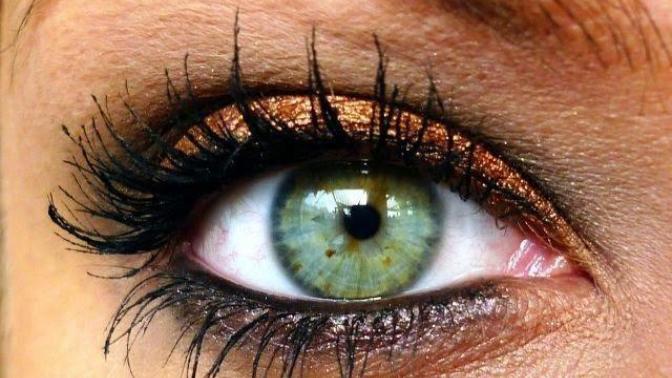 What is the best eye color for olive skin?