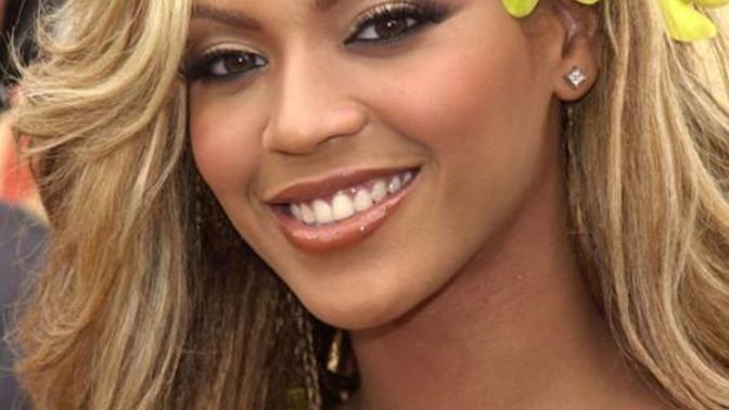 Why can Beyonce wear blonde hair so well since she has a deep skin tone?
