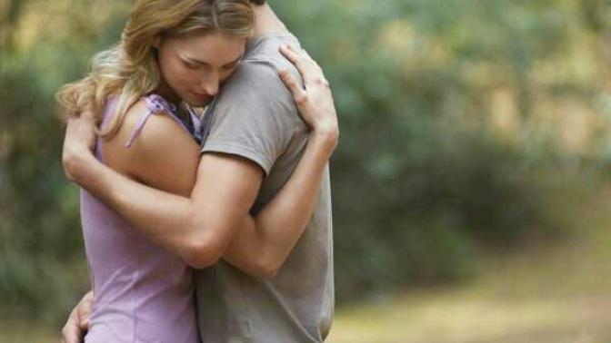 What is the best way to apologize to an introverted girl?