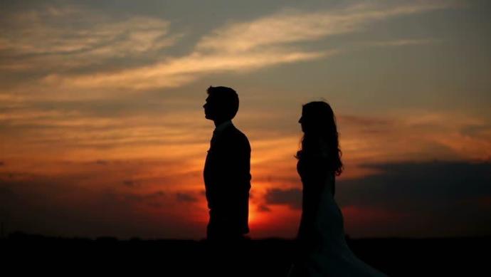 Women! If your boyfriend struck gold and then cared more about money than his relationship with you, would you break up?
