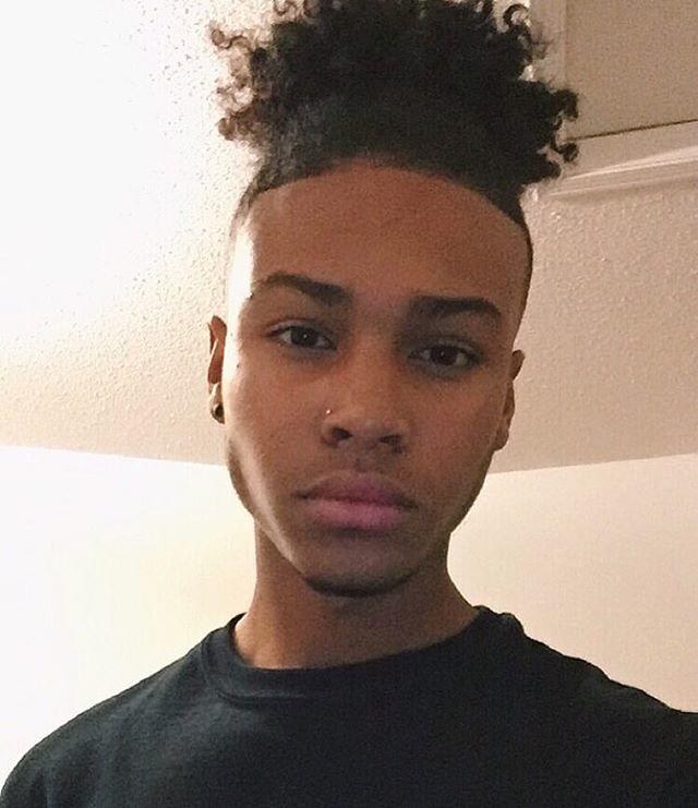 Girls, rate this guy 1-10 on looks?