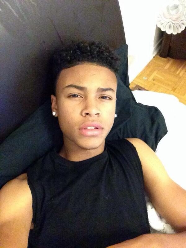 girls, rate this guy 1-10 on looks?
