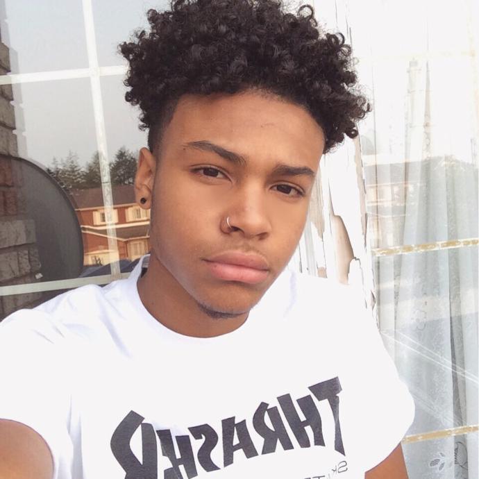 Girls, rate this guy 1-10 on looks?