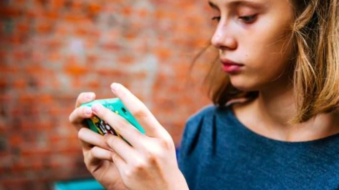Boyfriend was online playing video games, but hasn’t texted me?