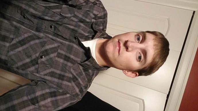 Girls, do you like guys with facial hair or nicely shaven/baby face better??
