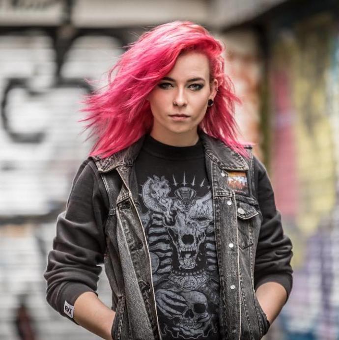 Why do guys like girls who only look like this?
