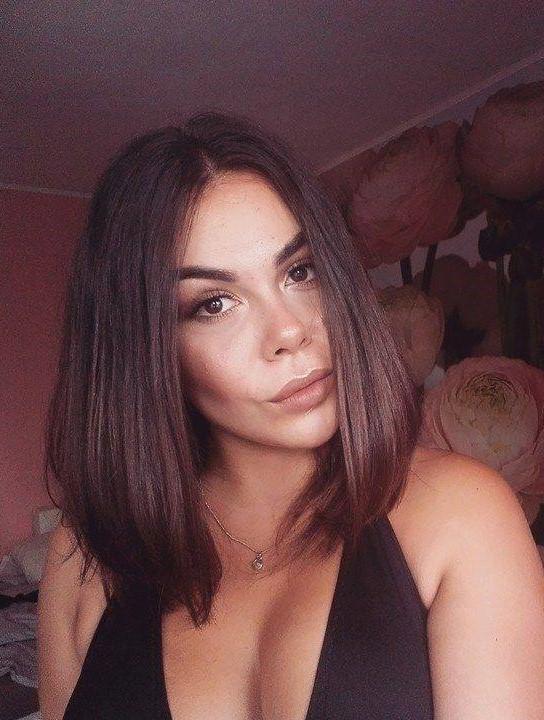 Which hairstyle fits me better?