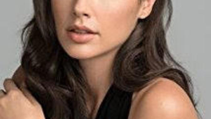 Who is hotter Gal Gadot or Scarlett Johansson?