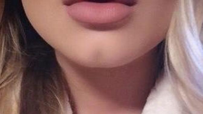What do you like more, big/full lips or small lips?