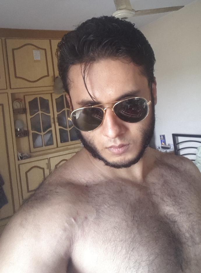 Ladies ! which kind of photo of mine,you are more likely to swipe right on any dating site/app,if you saw my profile ?