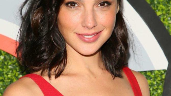 Guys, Do you think Gal Godot is beautiful?