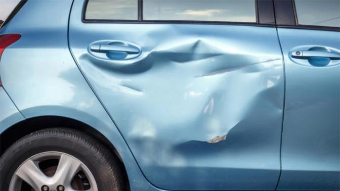 Women think it’s normal to lean random crap against a car?