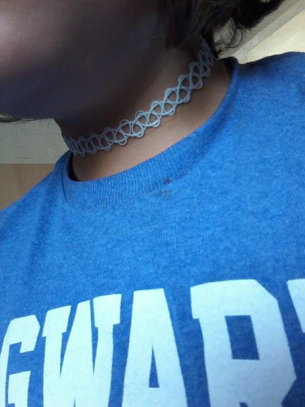 Why do girls wear chokers?