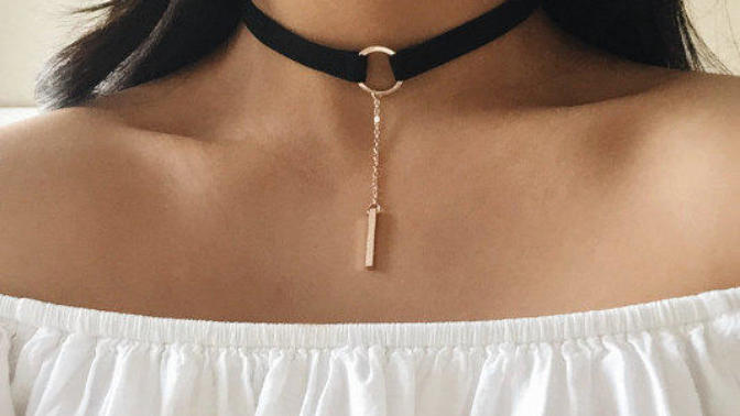 Why do girls wear chokers?