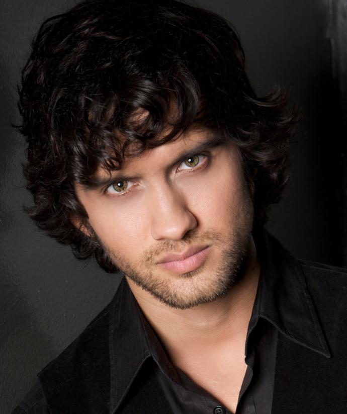 Girls, Girls rate the look of this actor out of 10?