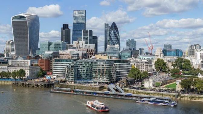 Living in the same city all your life: yes or no? and why?