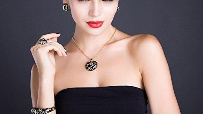 What kinds of jewelry do you like to wear?