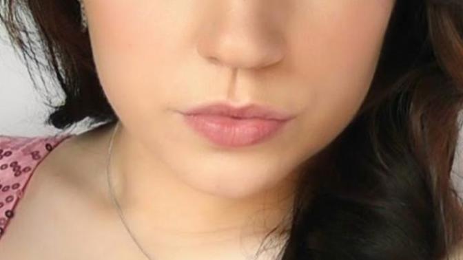 Which girl is wearong too much make-up?
