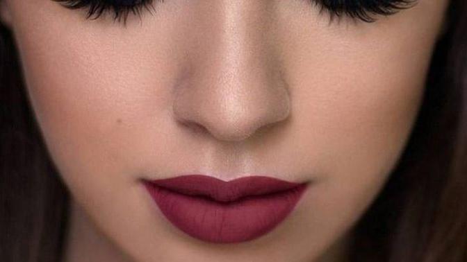 Do guys like old school makeup more or modern style makeup? A mix of both?
