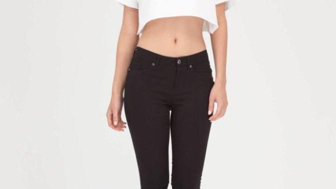 How to convince my girlfriend to wear revealing clothing?