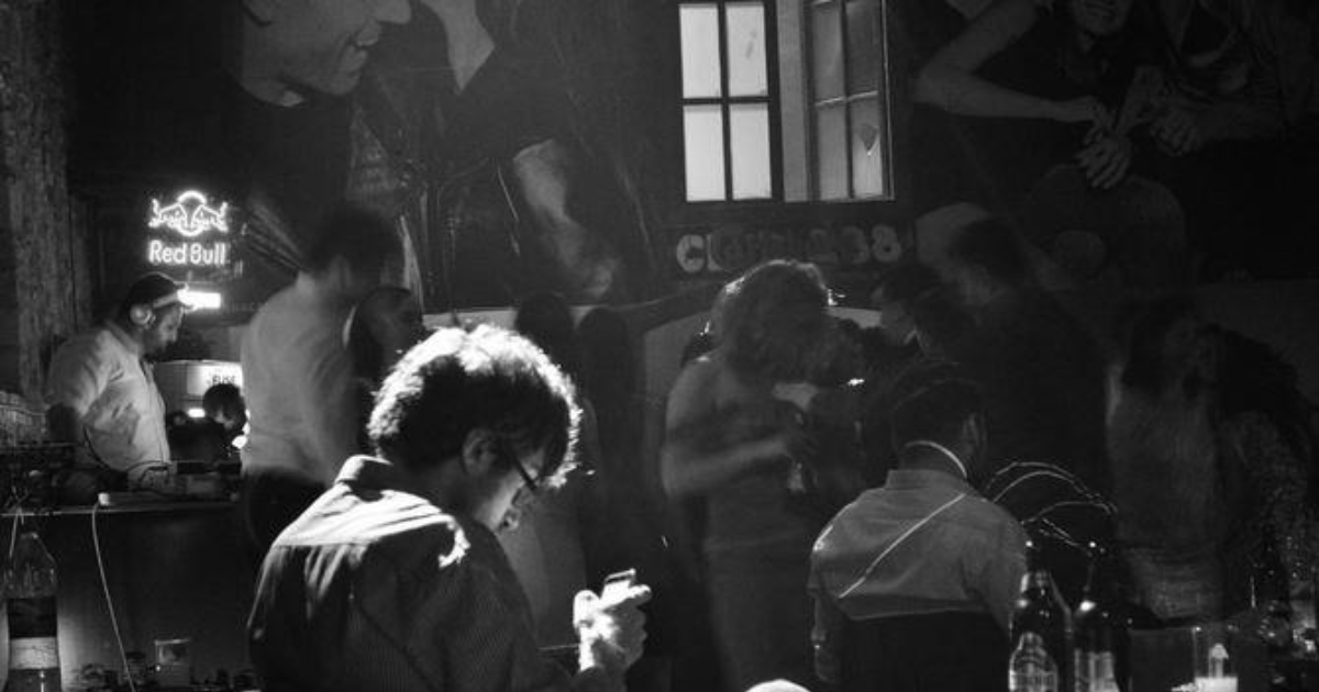 Is it weird to go to a bar by yourself? GirlsAskGuys