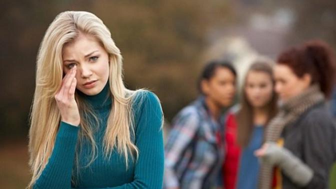 Do attractive people get bullied?
