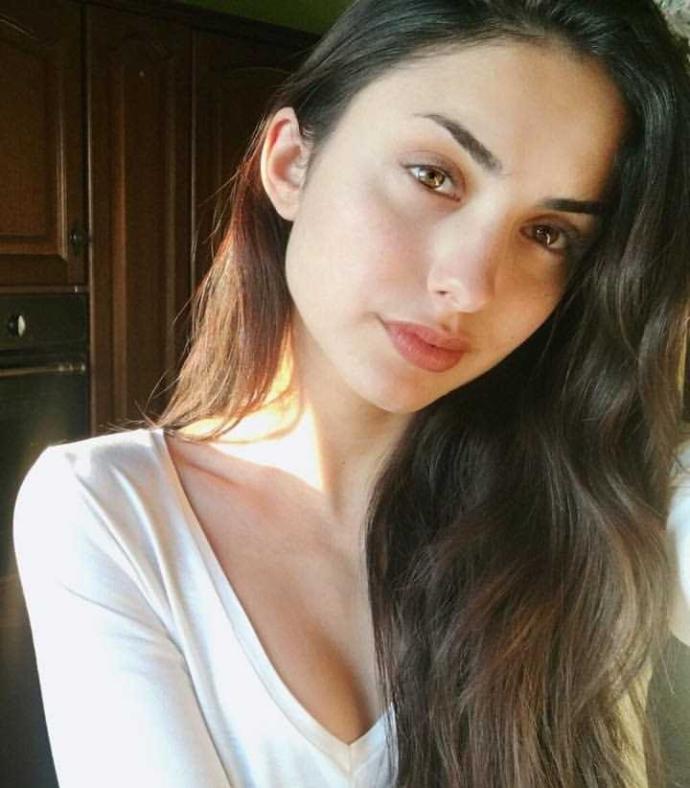 Rate this girl??