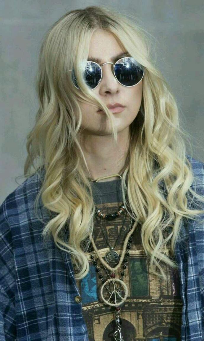Do you like Taylor Momsen and her band?