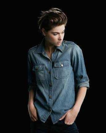 Guys, I like women who dress up like men? Do you like such women or am I a special kind of stupid?