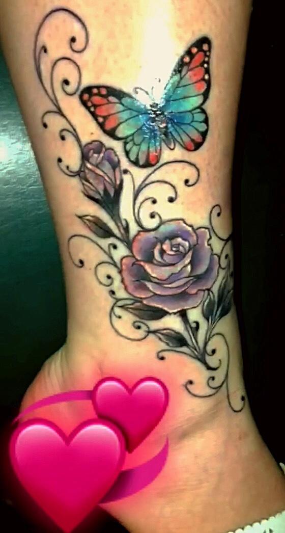 How many tattoos and piercings y’all have I have two tattoos just got one today and 6 piercings got a new one today and one yesterday?
