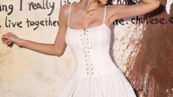 Dresses on girls-- strapless, or with straps?