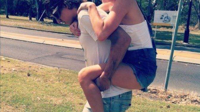 Can a girl and a guy be friends without catching feelings or making things complicated?