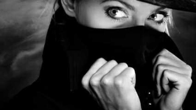 Is being mysterious attractive?