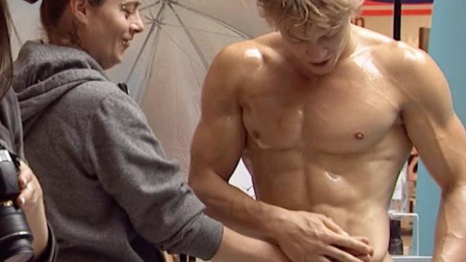 Girls, Do you enjoy rubbing your boyfriend/FWB/husband abs?