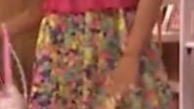 Does Ariana Grande look 5’3 in this picture?