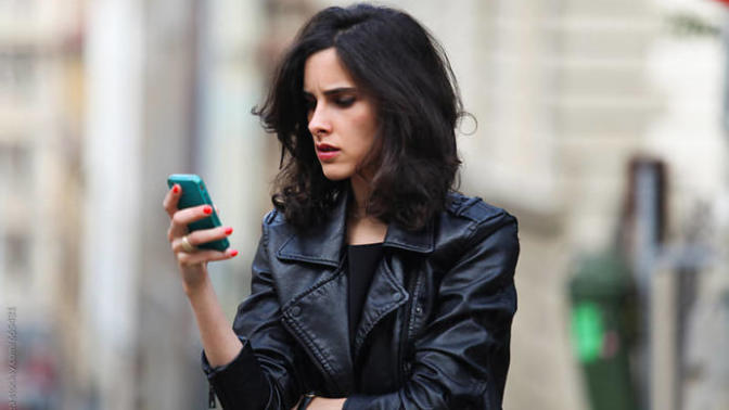 When a guy always replies to your messages late, does that mean he's not into you anymore?