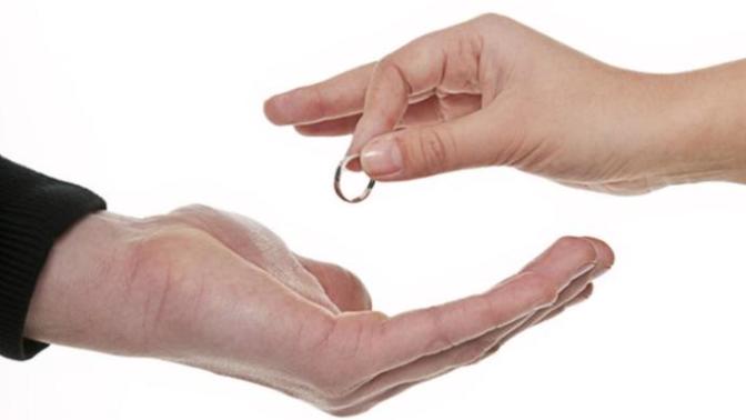 My boyfriend asked me to marry him and changed his mind and took it back, what should I do?
