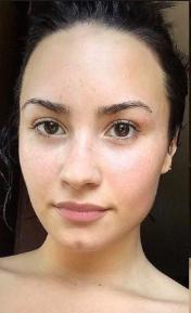 Do Guys prefer girls natural makeup or Glam?
