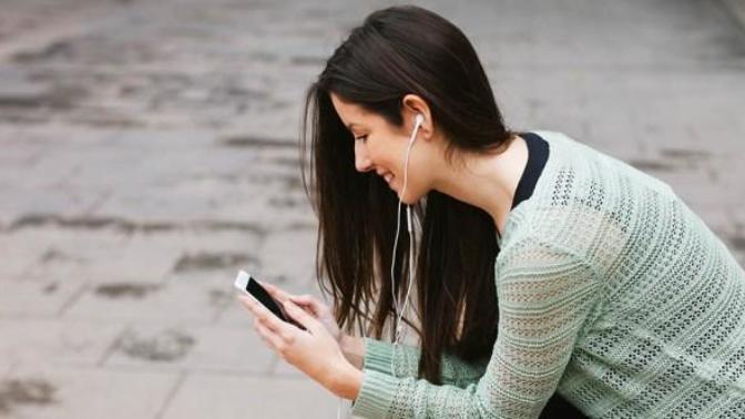 What are good tips for flirting in texts or on dating sites like tinder?