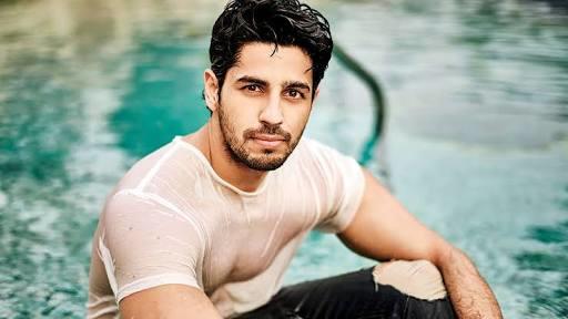 Why do girls here rate Sidharth Malhotra and Ahaan Panday so low?