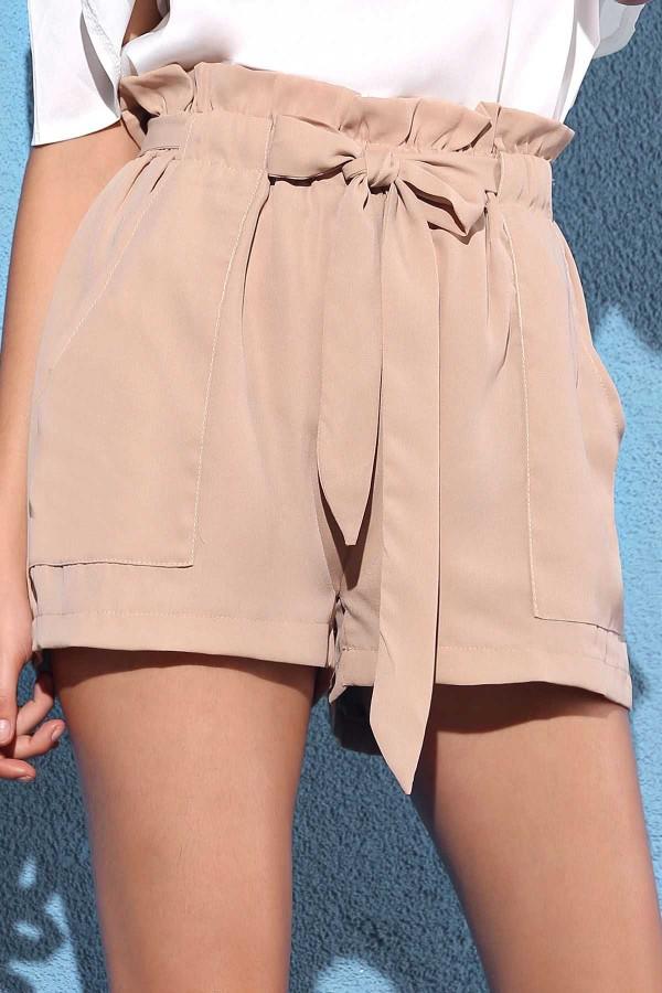 Girls, Do some girls actually like to wear very short jeans shorts as it don't extend past your fingertips with your arms extended?